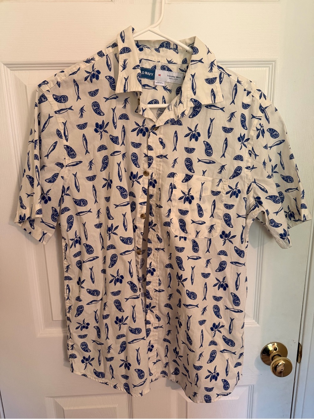 Old Navy Men’s White Fish Themed Short-Sleeve Button-Down Shirt with Navy Print